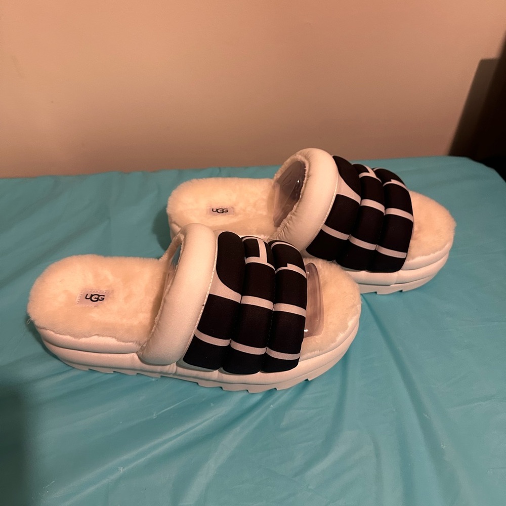 UGG W Maxi Slide Logo in White - Picture 4 of 8